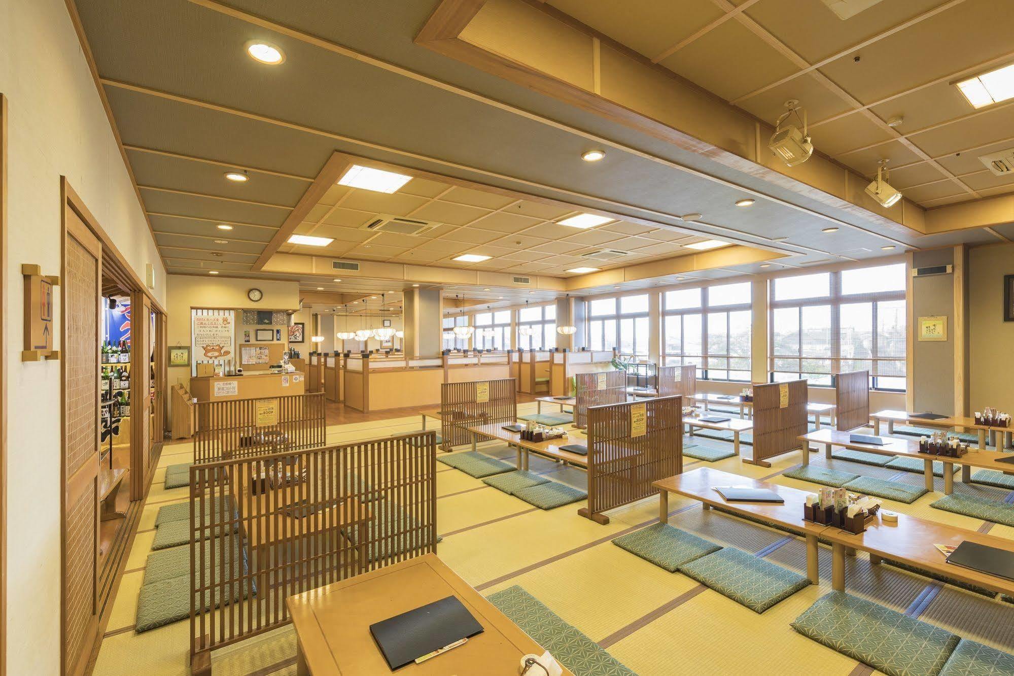Route Inn Grantia Hanyu Spa Resort Bagian luar foto