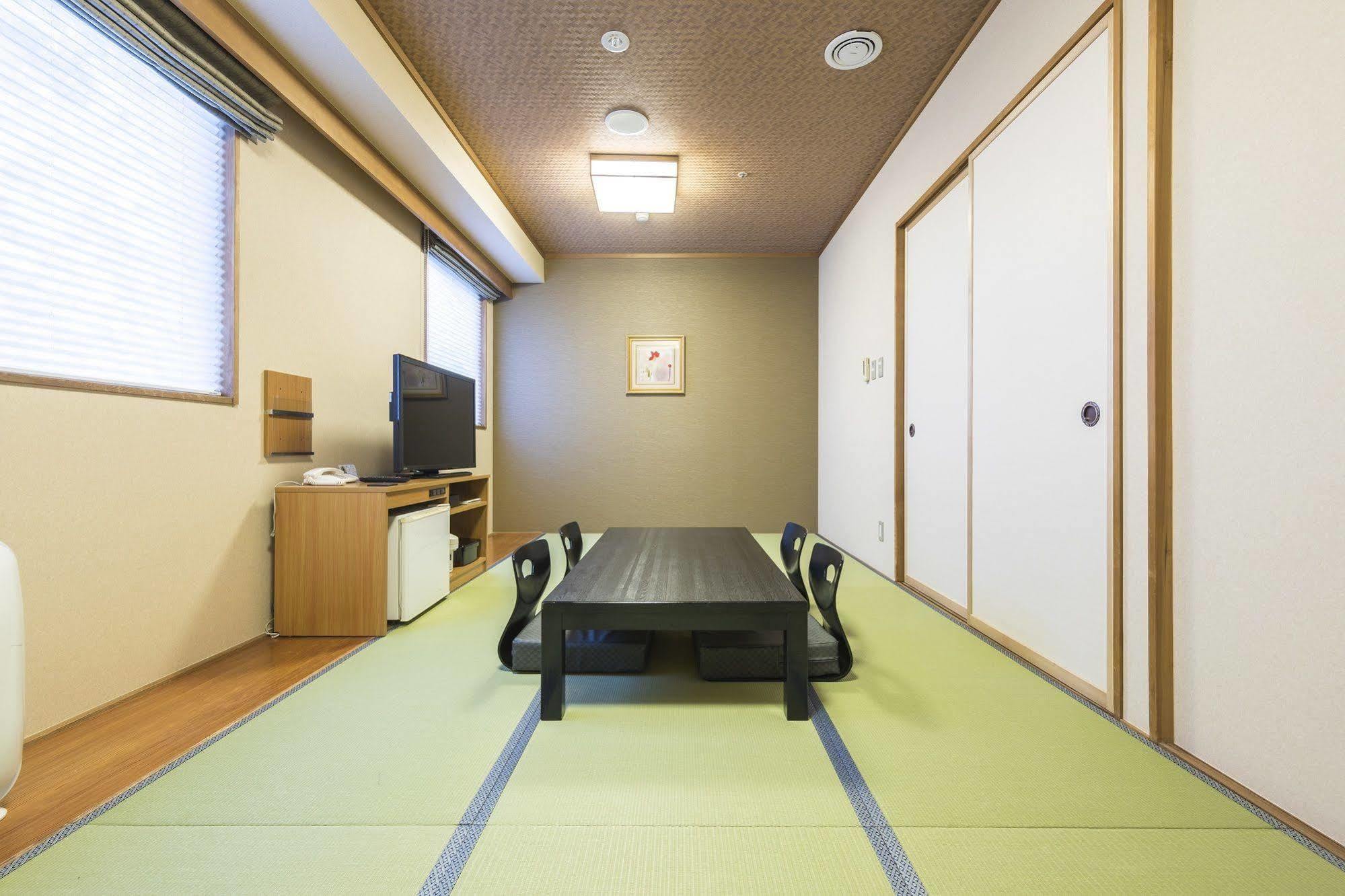 Route Inn Grantia Hanyu Spa Resort Bagian luar foto