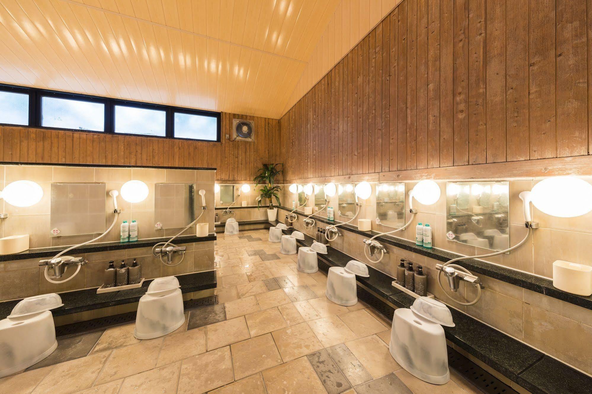 Route Inn Grantia Hanyu Spa Resort Bagian luar foto