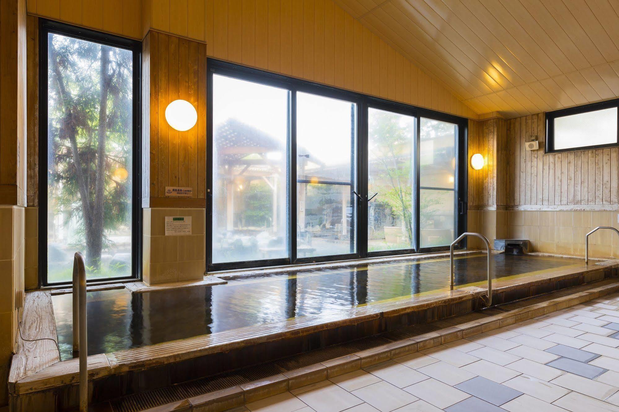 Route Inn Grantia Hanyu Spa Resort Bagian luar foto