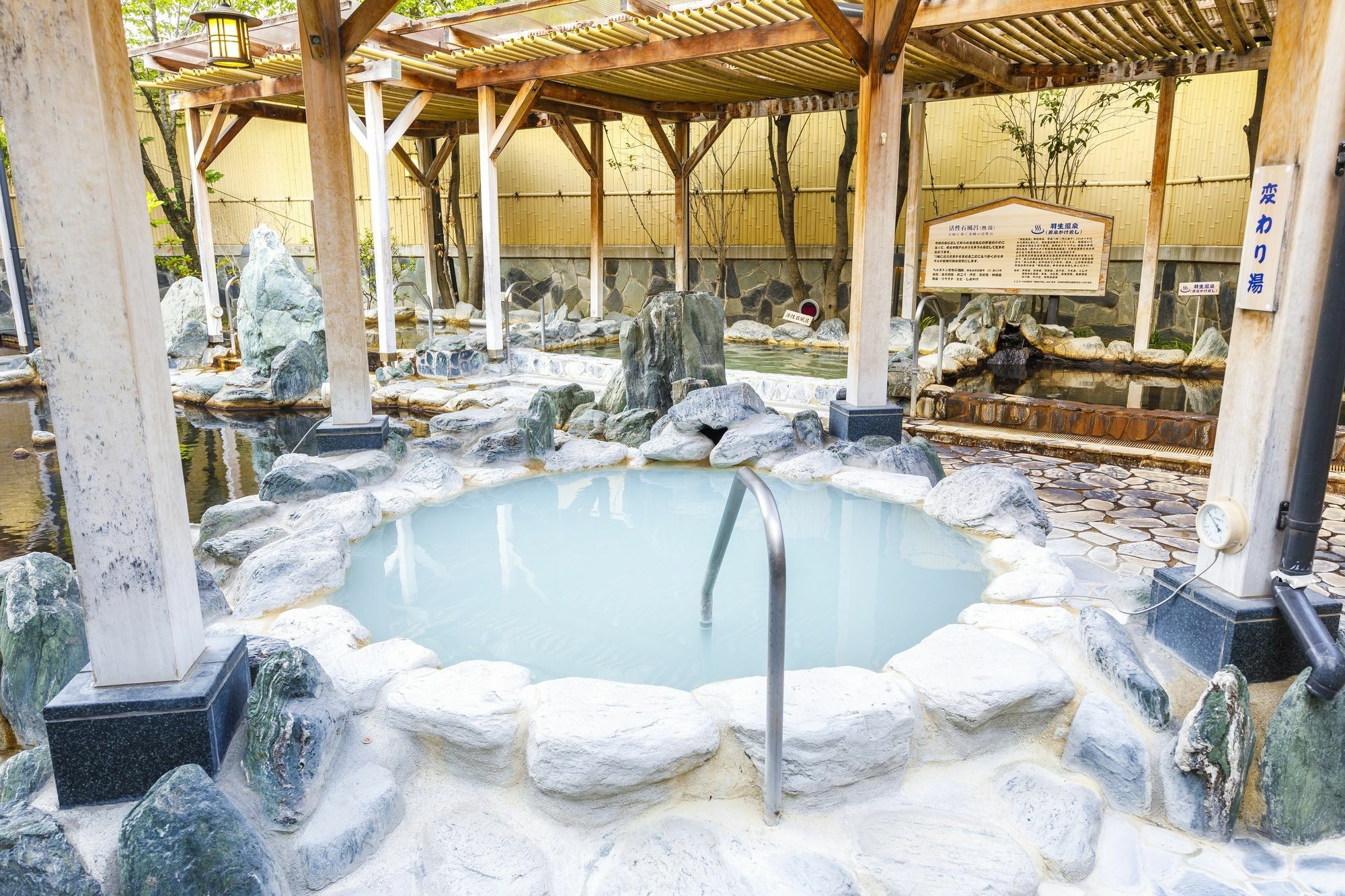 Route Inn Grantia Hanyu Spa Resort Bagian luar foto