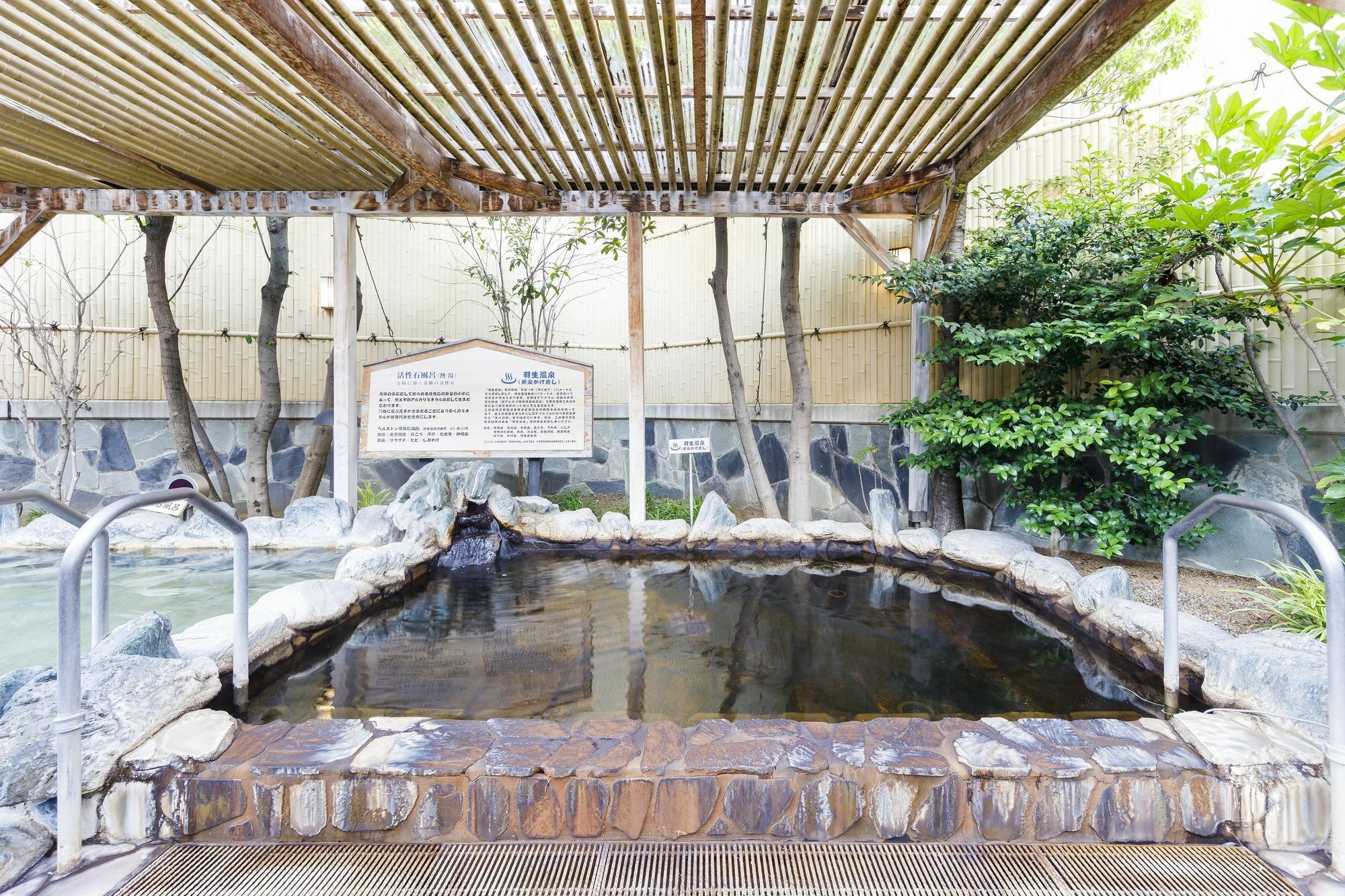 Route Inn Grantia Hanyu Spa Resort Bagian luar foto